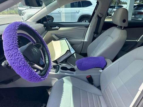 Used 2023 Volkswagen Jetta SE w/ Panoramic Sunroof Package FWD image 15