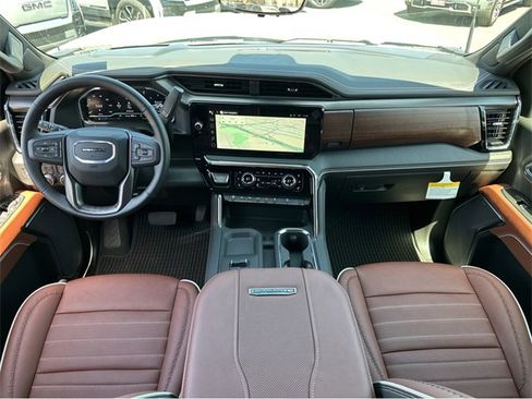 New 2025 GMC Sierra 3500 Denali Ultimate image 4
