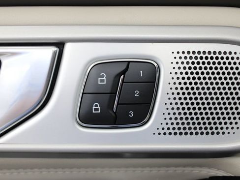 Used 2022 Ford Explorer Platinum w/ Equipment Group 601A AWD/4WD image 19