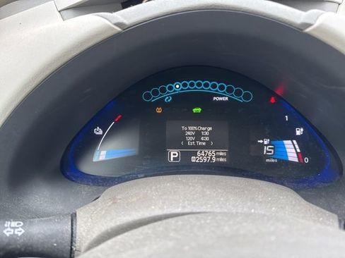 Used 2011 Nissan Leaf SL image 10