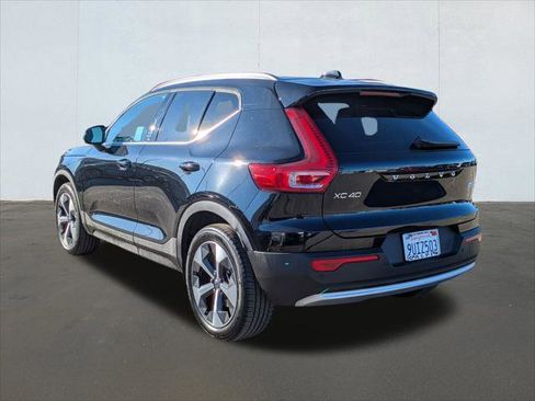 Used 2025 Volvo XC40 B5 Core w/ Protection Package Premier image 3