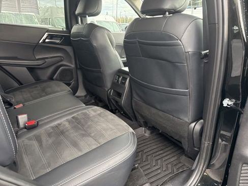 Used 2024 Mitsubishi Outlander SE image 16