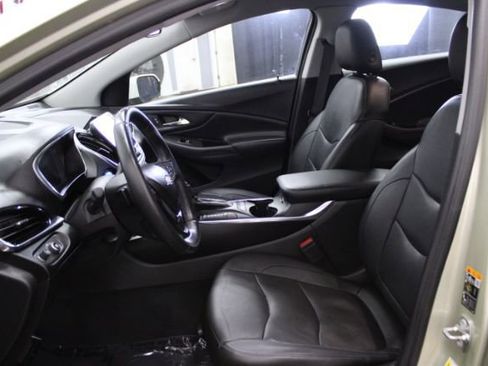 Used 2017 Chevrolet Volt Premier w/ Driver Confidence II Package FWD image 13