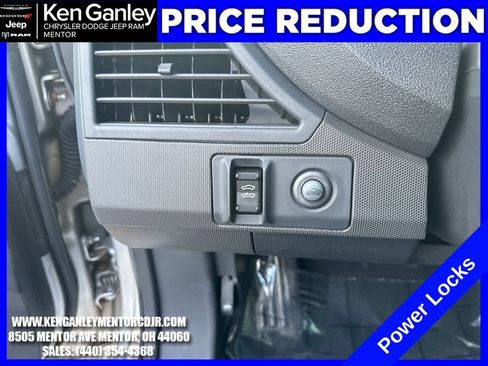 Used 2009 Chrysler Sebring Limited FWD image 12