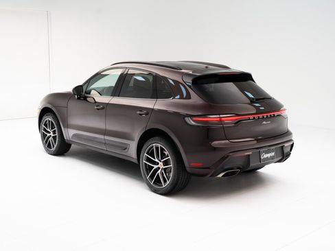 Certified 2025 Porsche Macan image 3