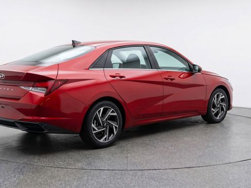 Used 2025 Hyundai Elantra SEL FWD image 9