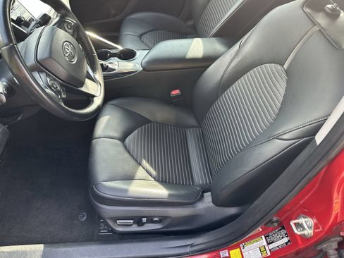 Used 2019 Toyota Camry SE FWD image 13