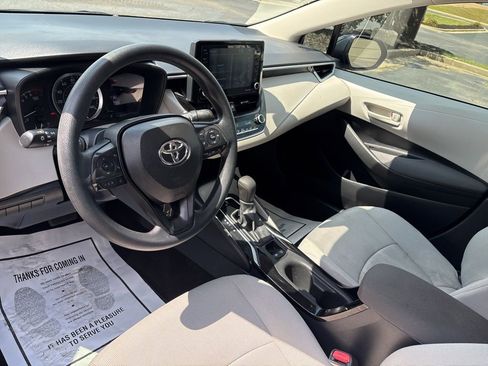 Used 2022 Toyota Corolla LE image 10
