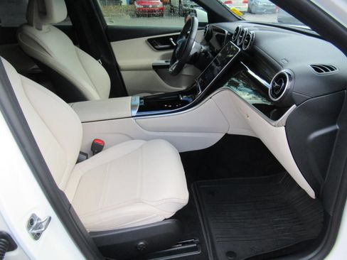 Used 2023 Mercedes-Benz GLC 300 image 10