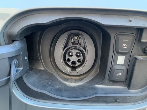 Used 2023 Audi Q5 e Premium w/ Convenience Package image 43