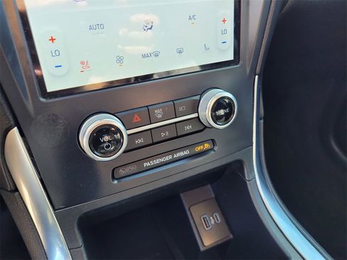 Used 2022 Ford Edge Titanium image 18