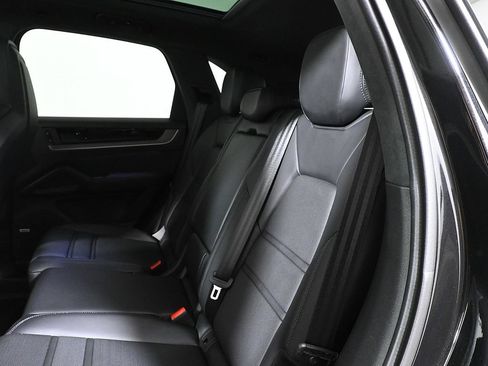 Used 2024 Porsche Cayenne Turbo AWD/4WD image 7