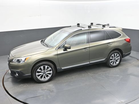 Used 2017 Subaru Outback 3.6R Touring AWD/4WD image 29
