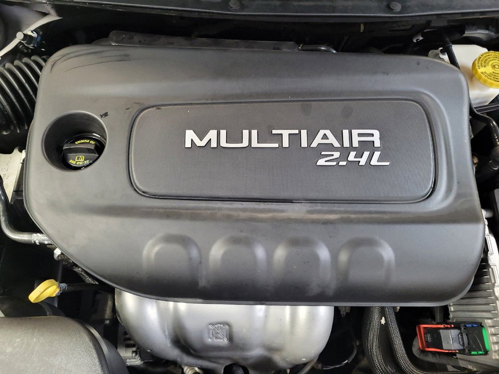 Used 2019 Jeep Cherokee Latitude Plus w/ Comfort/Convenience Group FWD image 30