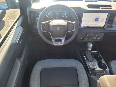 New 2025 Ford Bronco Base image 32