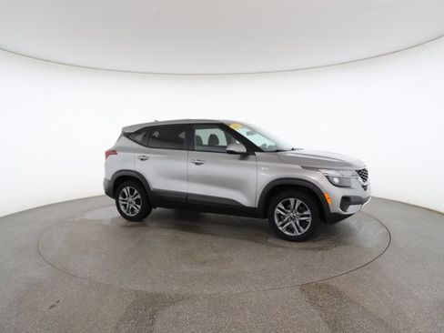 Used 2021 Kia Seltos LX image 25