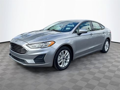 Used 2020 Ford Fusion SE image 4