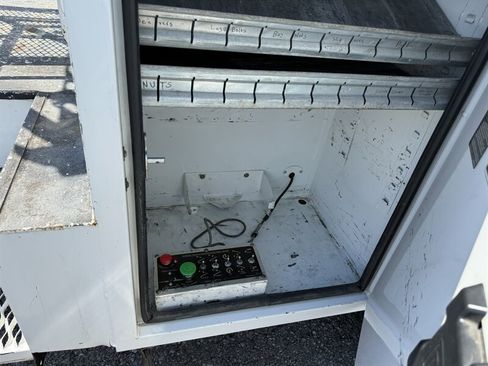Used 2016 Ford F550 2WD Regular Cab Super Duty image 14