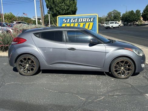 Used 2016 Hyundai Veloster w/ Option Group 03 FWD image 2