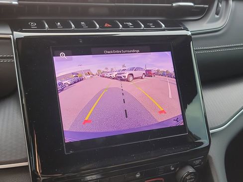 New 2025 Jeep Grand Cherokee Laredo w/ Luxury Tech Group I image 24