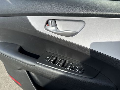 Used 2024 Kia Forte LXS image 19