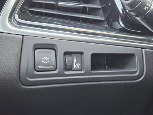 Certified 2025 Cadillac XT5 Premium Luxury image 25