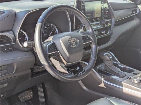 Used 2021 Toyota Highlander XSE image 9