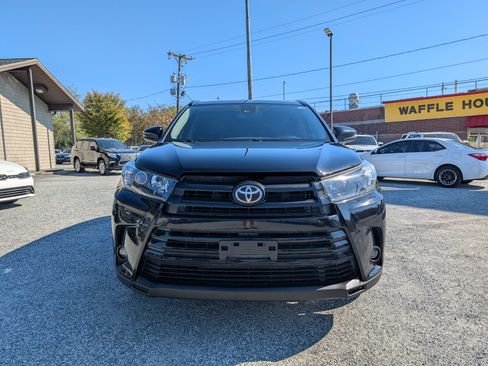 Used 2019 Toyota Highlander SE image 2