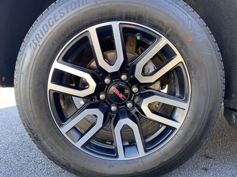 Used 2022 GMC Yukon XL AT4 image 12