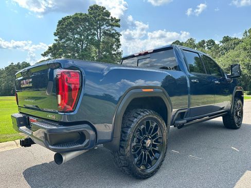 Used 2022 GMC Sierra 2500 AT4 w/ AT4 Premium Plus Package AWD/4WD image 5
