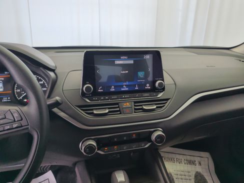 Used 2025 Nissan Altima 2.5 S FWD image 10