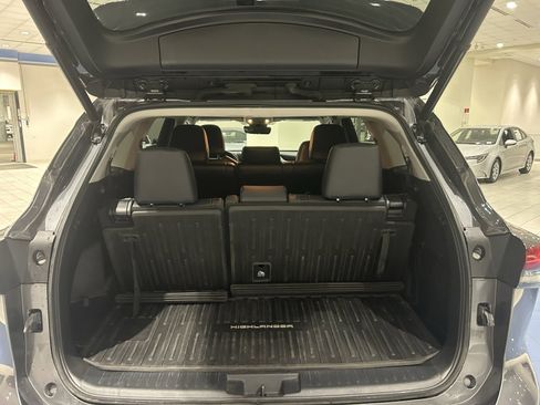 Used 2022 Toyota Highlander XLE image 8