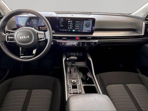 Used 2025 Kia Sorento LX FWD image 7