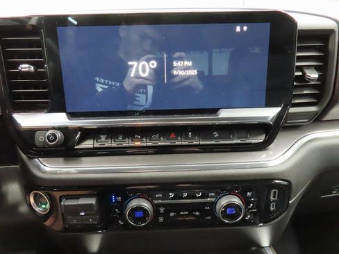 Used 2025 Chevrolet Silverado 2500 High Country w/ High Country Premium Package image 13