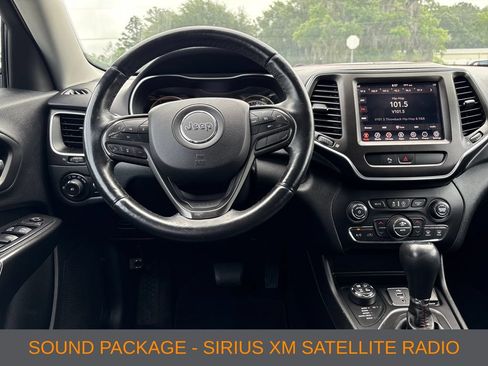 Used 2019 Jeep Cherokee Trailhawk w/ Cold Weather Group AWD/4WD image 7