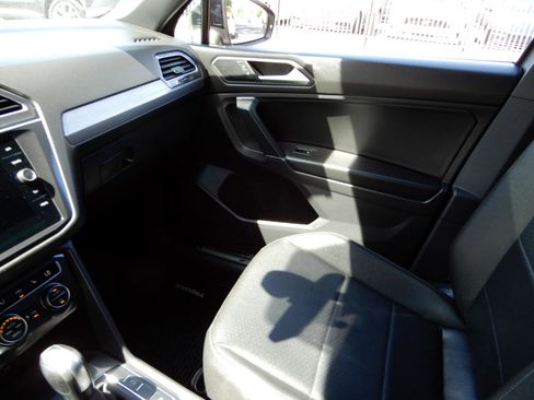 Used 2020 Volkswagen Tiguan SE R-Line w/ 3rd Row Seat Package image 16