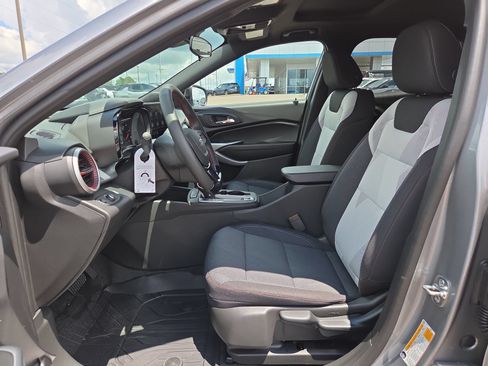 New 2026 Chevrolet Trax RS w/ Sunroof Package FWD image 10