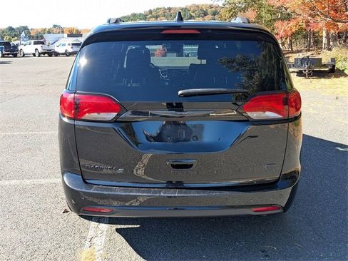 Certified 2020 Chrysler Pacifica Touring-L w/ Advanced Safetytec Group image 4