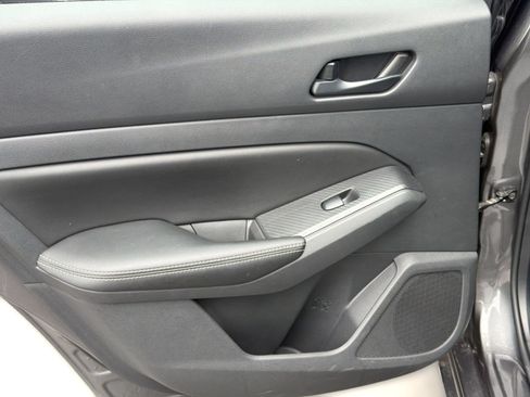Used 2025 Nissan Altima 2.5 SV FWD image 32