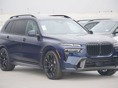 Used 2026 BMW X7 xDrive40i w/ M Sport Package AWD/4WD image 3