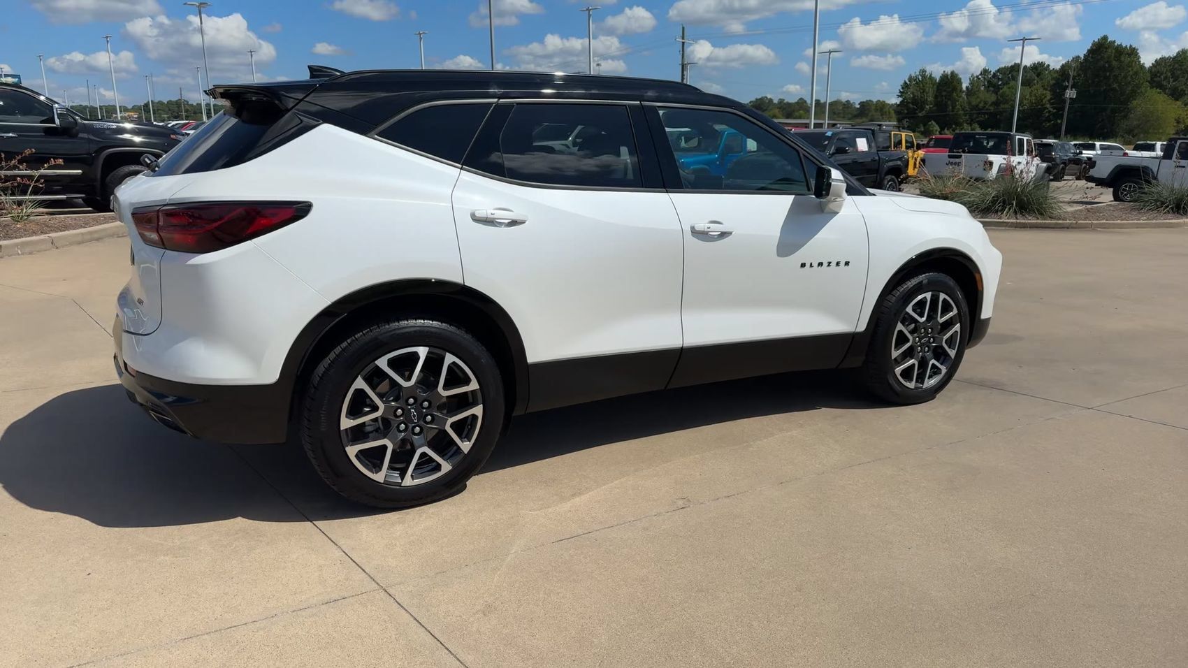 Used 2023 Chevrolet Blazer RS w/ Driver Confidence II Package FWD image 9