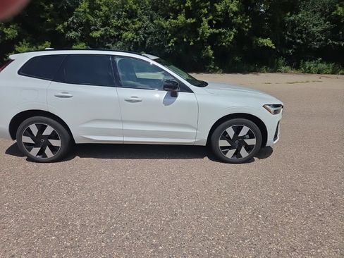 Used 2025 Volvo XC60 T8 Plus w/ Protection Package Premier AWD/4WD image 16