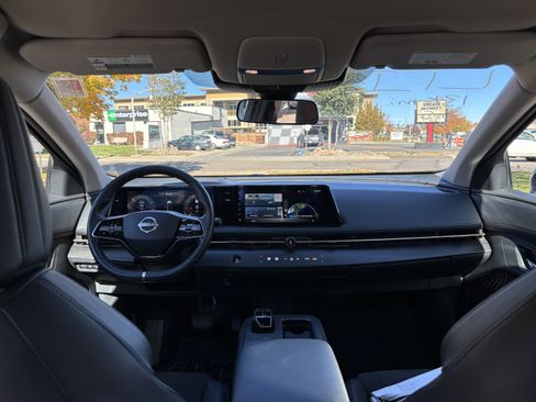 Used 2023 Nissan Ariya AWD image 25