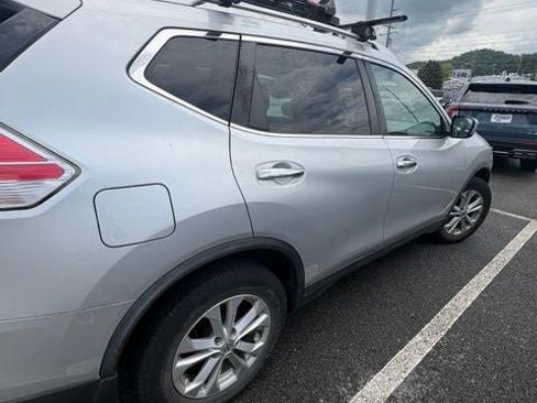Used 2016 Nissan Rogue SV AWD/4WD image 6