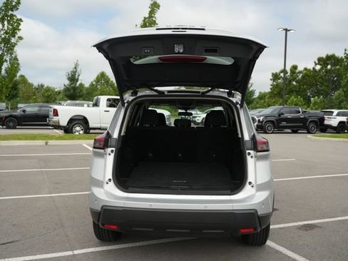 Used 2025 Nissan Rogue SV FWD image 17