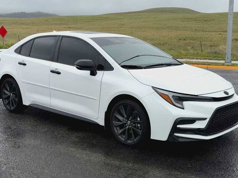 Used 2025 Toyota Corolla XSE FWD image 2
