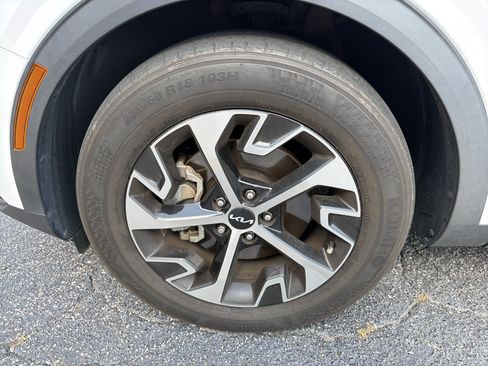 Used 2023 Kia Sportage EX FWD image 7