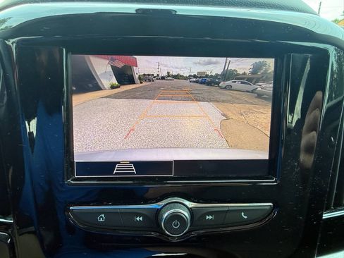 Used 2020 Chevrolet Traverse LT FWD image 22