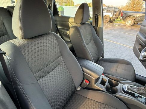 Used 2018 Nissan Rogue S image 38