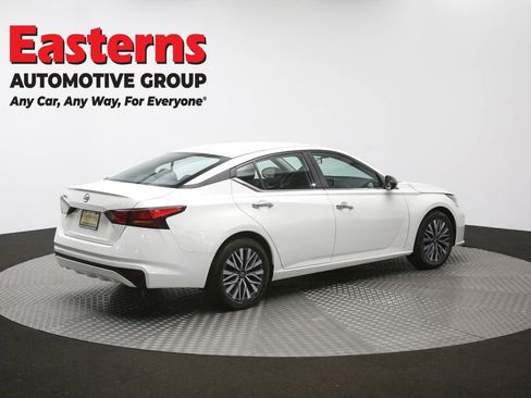 Used 2025 Nissan Altima 2.5 SV FWD image 41